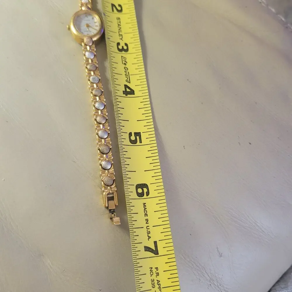 Elgin Ladies  Designer Watch Gold Tone 6 1/2 inches long‎ bracelet new battery
